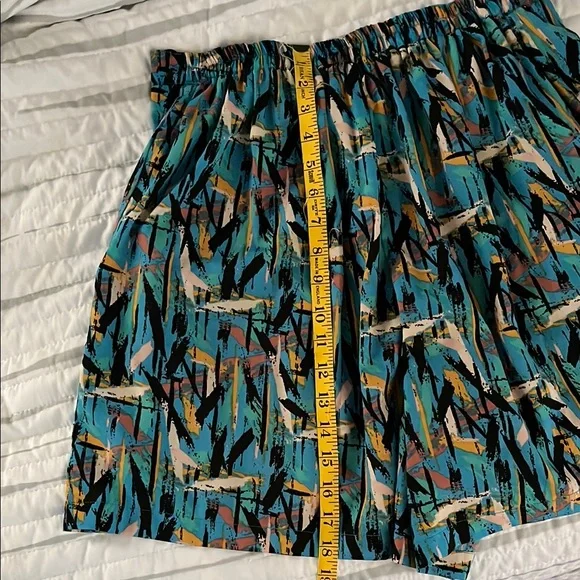 High Waist Abstract Print Women's Shorts - Picture 6 of 7